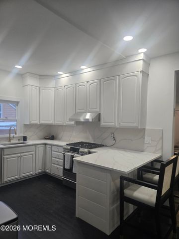 486 W Lincoln Avenue, Oakhurst, NJ 07755