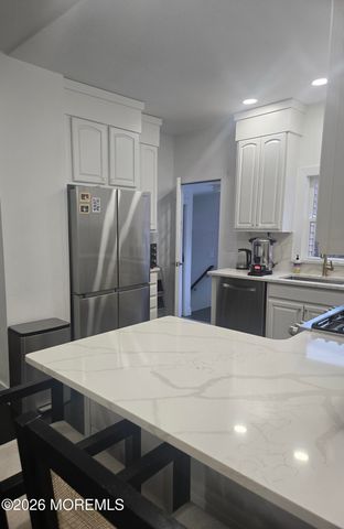 486 W Lincoln Avenue, Oakhurst, NJ 07755