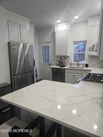 486 W Lincoln Avenue, Oakhurst, NJ 07755
