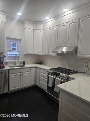 486 W Lincoln Avenue, Oakhurst, NJ 07755