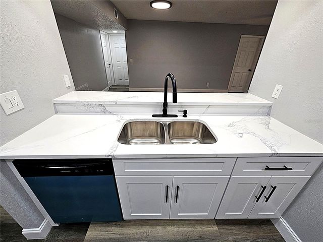 1720 GLENHOUSE DRIVE 328, Sarasota, FL 34231