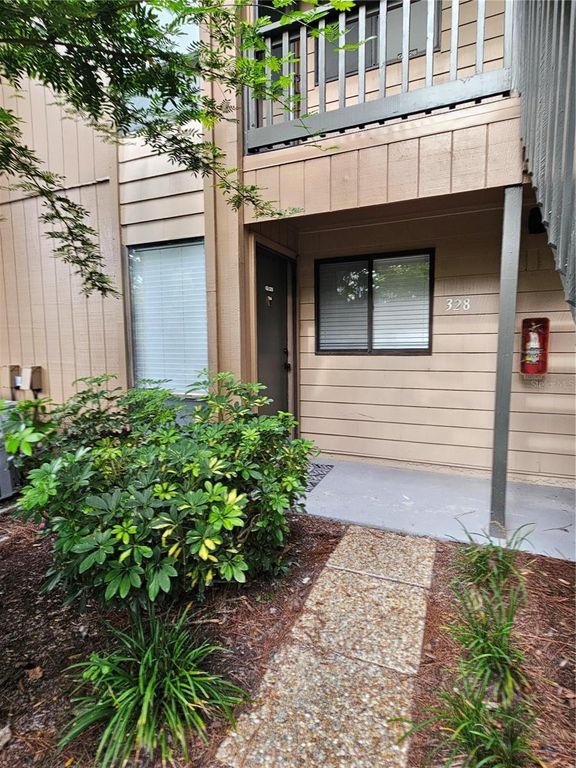 1720 GLENHOUSE DRIVE 328, Sarasota, FL 34231