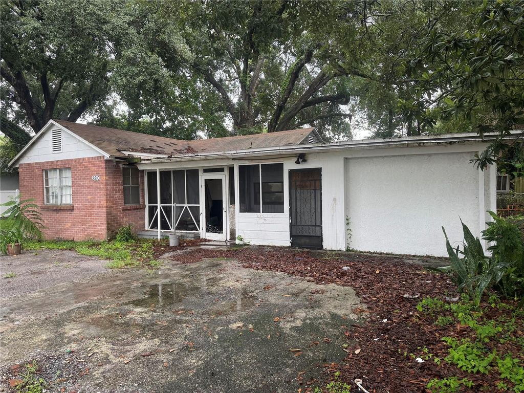 Image 3 of property listing at 2510 W HENRY AVENUE, Tampa, FL 33614