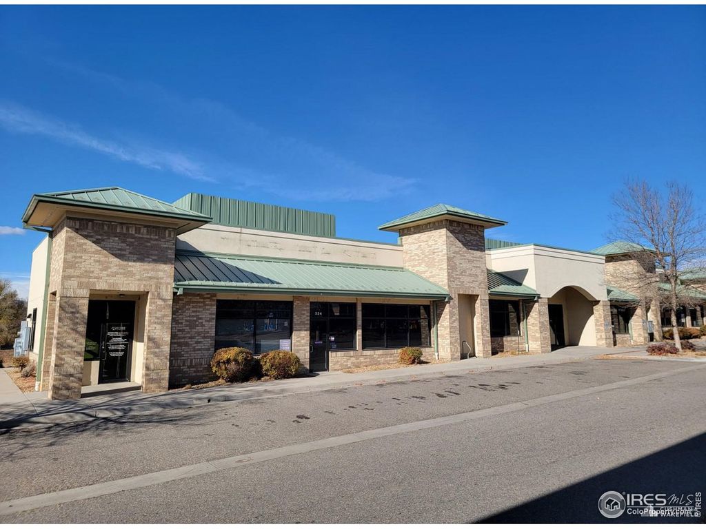 320 W 37th St, Loveland, CO 80538