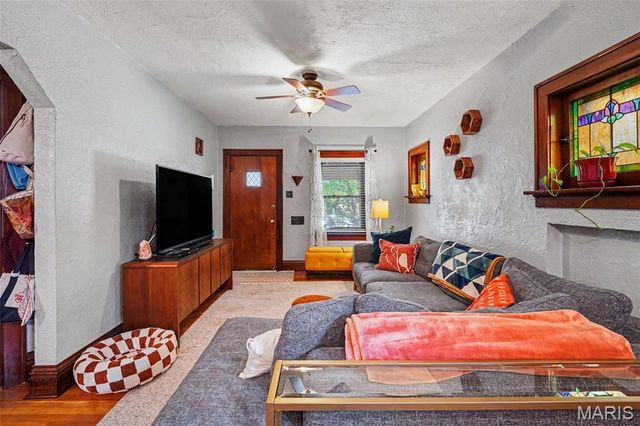 6112 Newport Avenue, St Louis, MO 63116