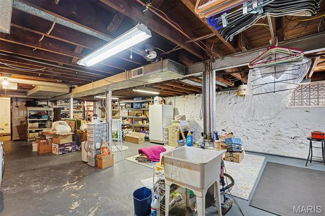 6112 Newport Avenue, St Louis, MO 63116