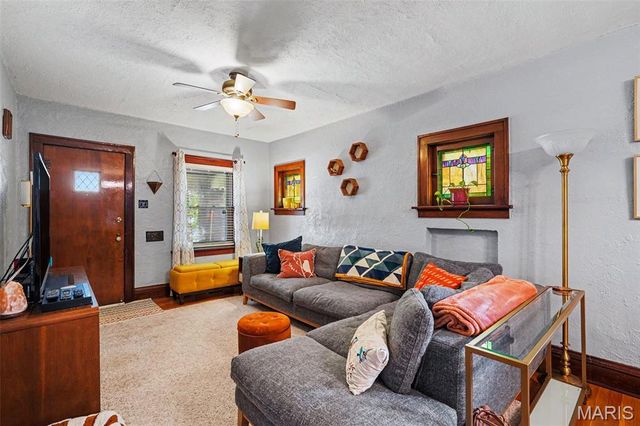 6112 Newport Avenue, St Louis, MO 63116