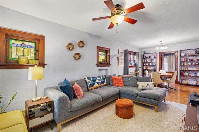 6112 Newport Avenue, St Louis, MO 63116