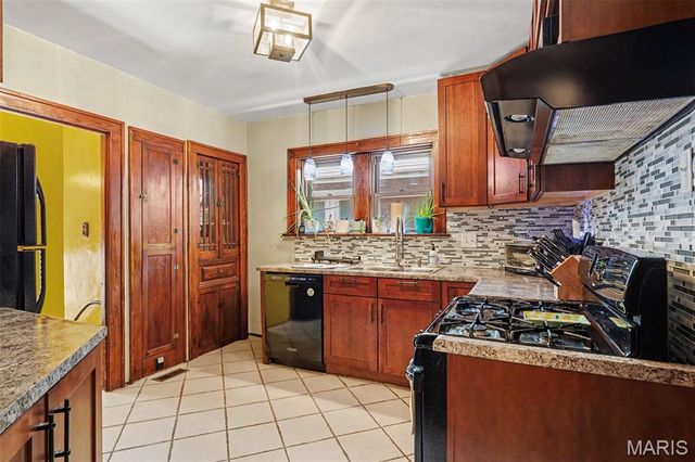 6112 Newport Avenue, St Louis, MO 63116