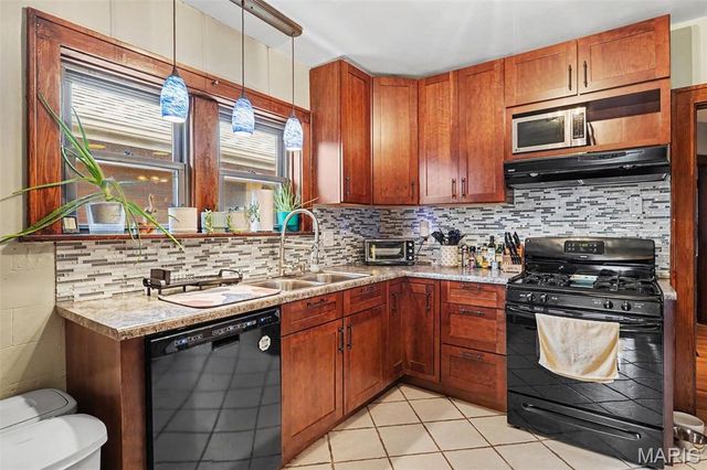 6112 Newport Avenue, St Louis, MO 63116