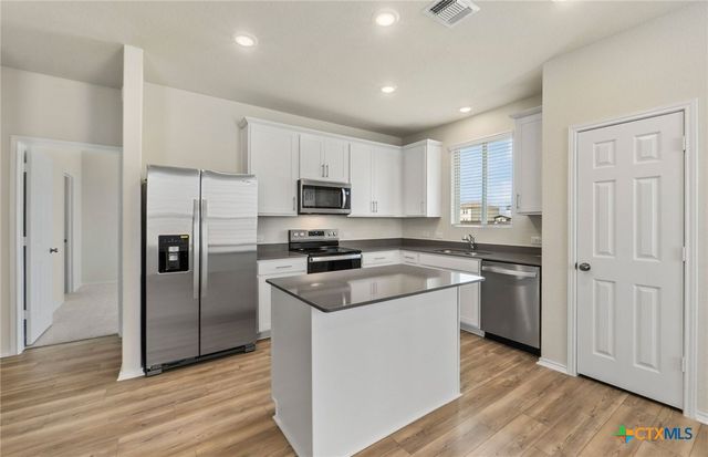 601 Sonterra Boulevard, Jarrell, TX 76537