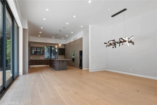 4653 Vanalden Avenue, Tarzana, CA 91356