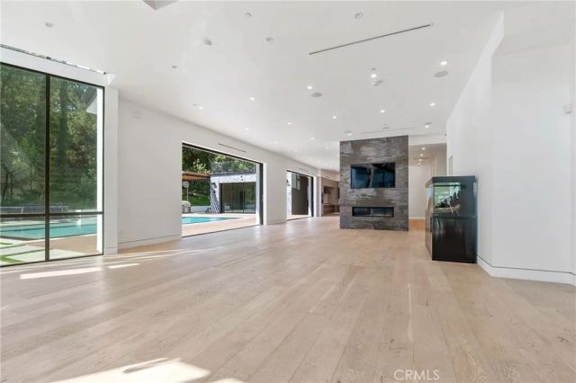 4653 Vanalden Avenue, Tarzana, CA 91356