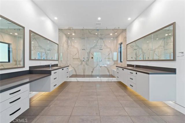 4653 Vanalden Avenue, Tarzana, CA 91356
