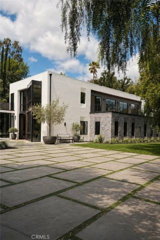 4653 Vanalden Avenue, Tarzana, CA 91356