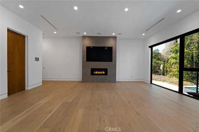 4653 Vanalden Avenue, Tarzana, CA 91356
