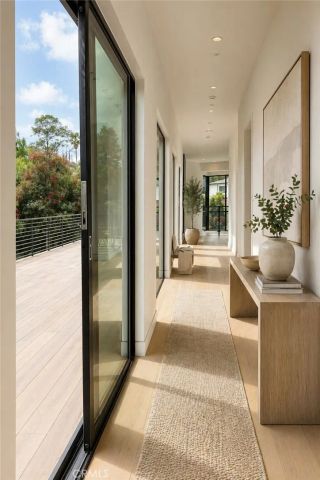 4653 Vanalden Avenue, Tarzana, CA 91356