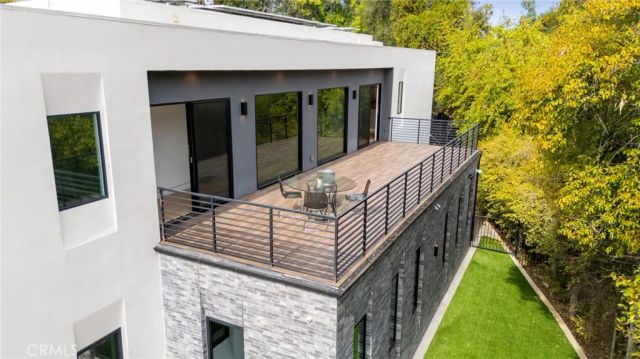 4653 Vanalden Avenue, Tarzana, CA 91356