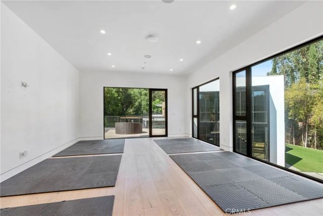 4653 Vanalden Avenue, Tarzana, CA 91356