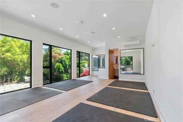 4653 Vanalden Avenue, Tarzana, CA 91356