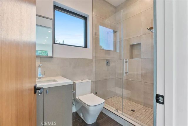 4653 Vanalden Avenue, Tarzana, CA 91356
