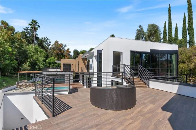 4653 Vanalden Avenue, Tarzana, CA 91356