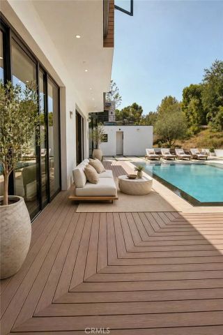 4653 Vanalden Avenue, Tarzana, CA 91356