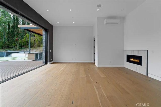 4653 Vanalden Avenue, Tarzana, CA 91356