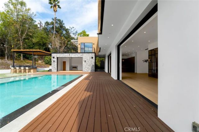 4653 Vanalden Avenue, Tarzana, CA 91356