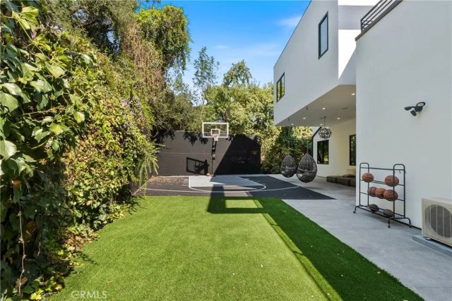 4653 Vanalden Avenue, Tarzana, CA 91356