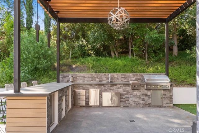 4653 Vanalden Avenue, Tarzana, CA 91356