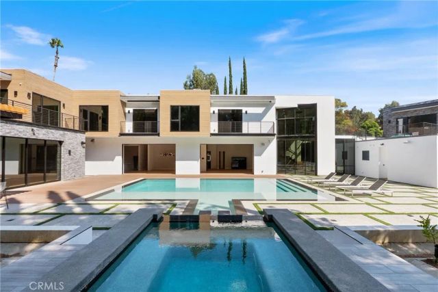 4653 Vanalden Avenue, Tarzana, CA 91356