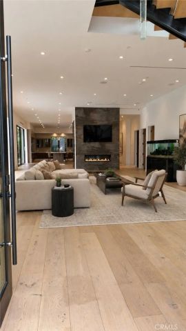 4653 Vanalden Avenue, Tarzana, CA 91356