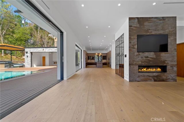 4653 Vanalden Avenue, Tarzana, CA 91356