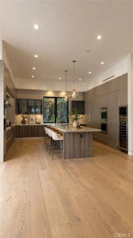 4653 Vanalden Avenue, Tarzana, CA 91356