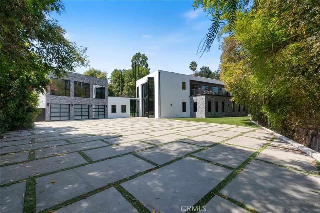 4653 Vanalden Avenue, Tarzana, CA 91356