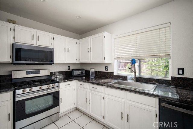 906 Devonshire, Bakersfield, CA 93312
