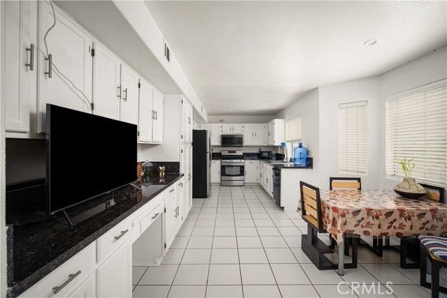 906 Devonshire, Bakersfield, CA 93312