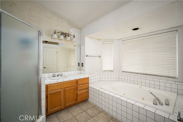 906 Devonshire, Bakersfield, CA 93312