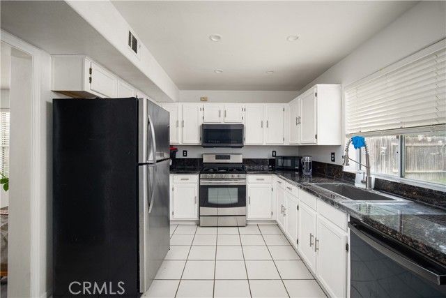906 Devonshire, Bakersfield, CA 93312
