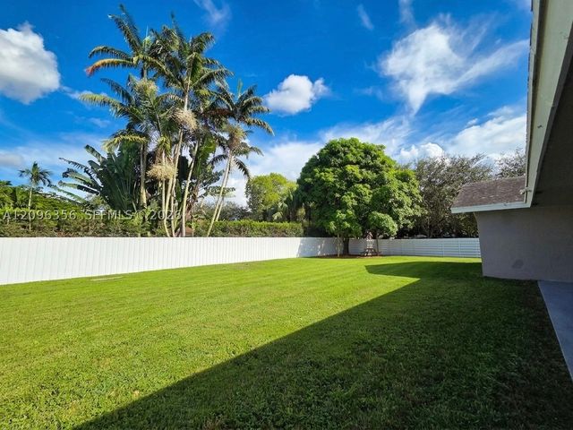 14863 SW 152nd Pl, Miami, FL 33196