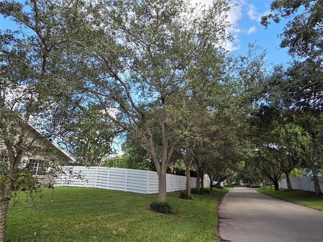 14863 SW 152nd Pl, Miami, FL 33196