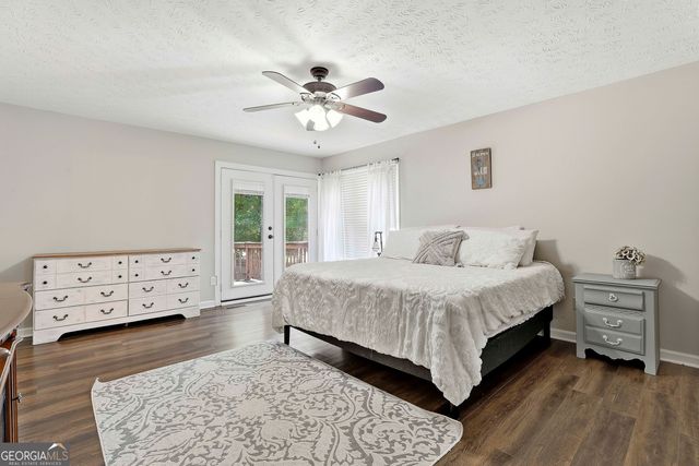 215 Firethorne Ln, Fayetteville, GA 30215