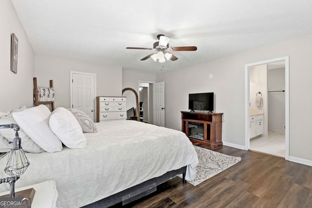 215 Firethorne Ln, Fayetteville, GA 30215