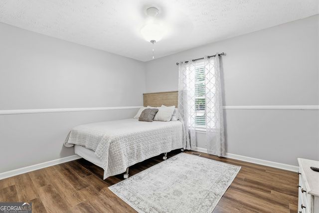 215 Firethorne Ln, Fayetteville, GA 30215