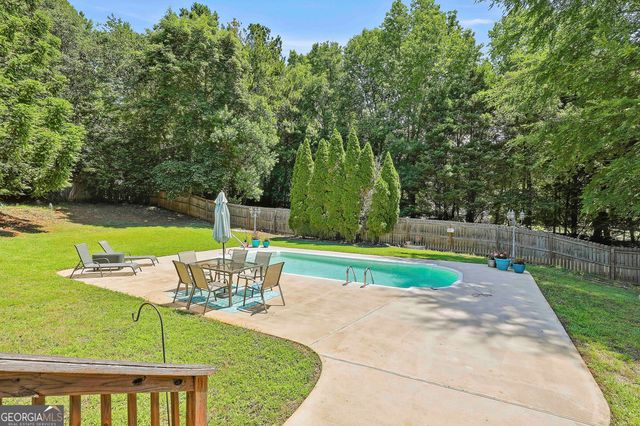215 Firethorne Ln, Fayetteville, GA 30215