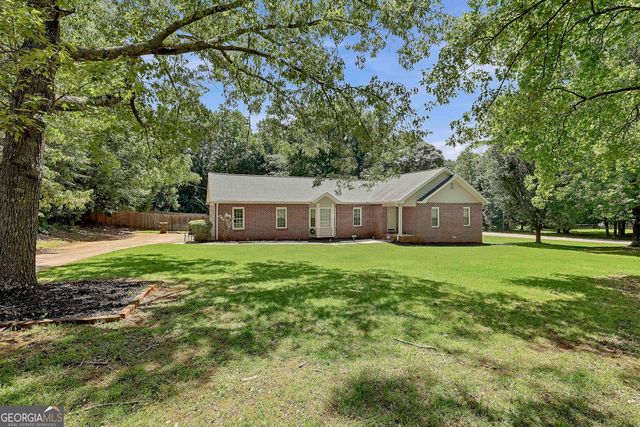215 Firethorne Ln, Fayetteville, GA 30215