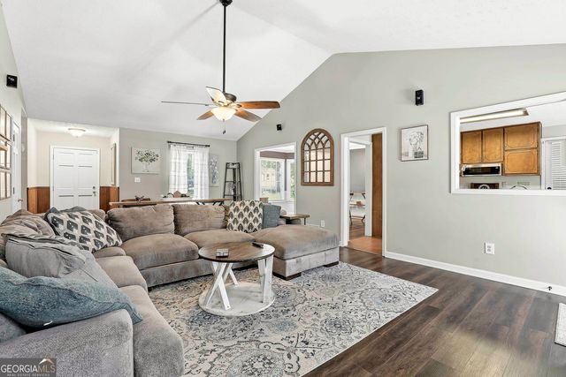 215 Firethorne Ln, Fayetteville, GA 30215