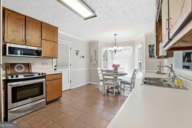215 Firethorne Ln, Fayetteville, GA 30215
