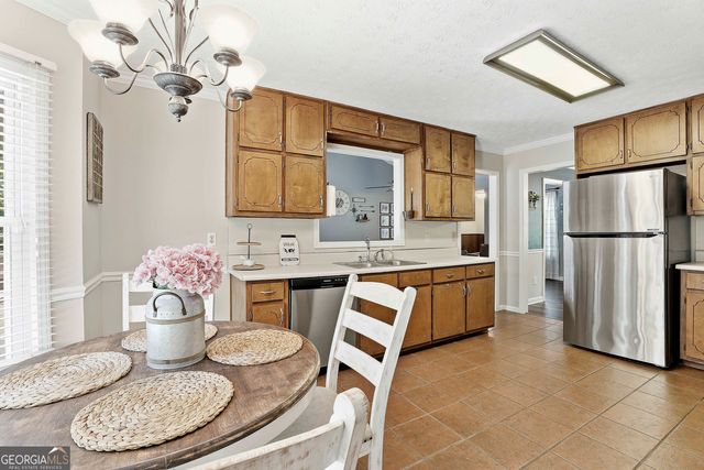 215 Firethorne Ln, Fayetteville, GA 30215
